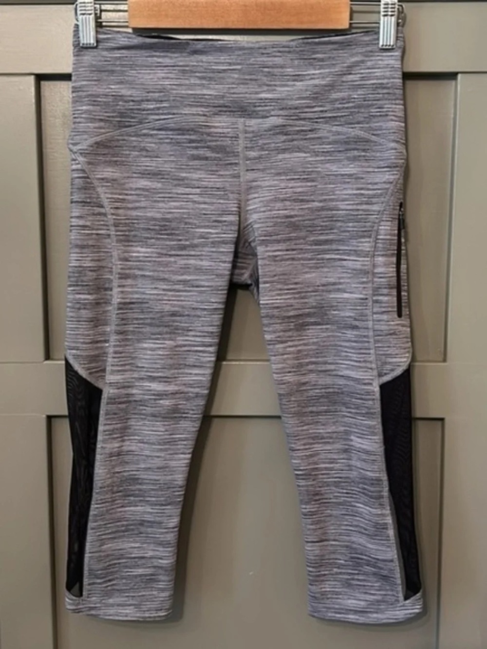 Lululemon Sun Runner Crop Leggings Space Dye Seal Grey Deep Coal Black Size 6